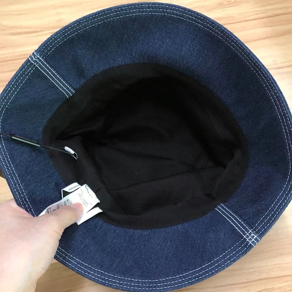 NWT  Authentic Burberry graphic logo denim bucket hat - Picture 4 of 4